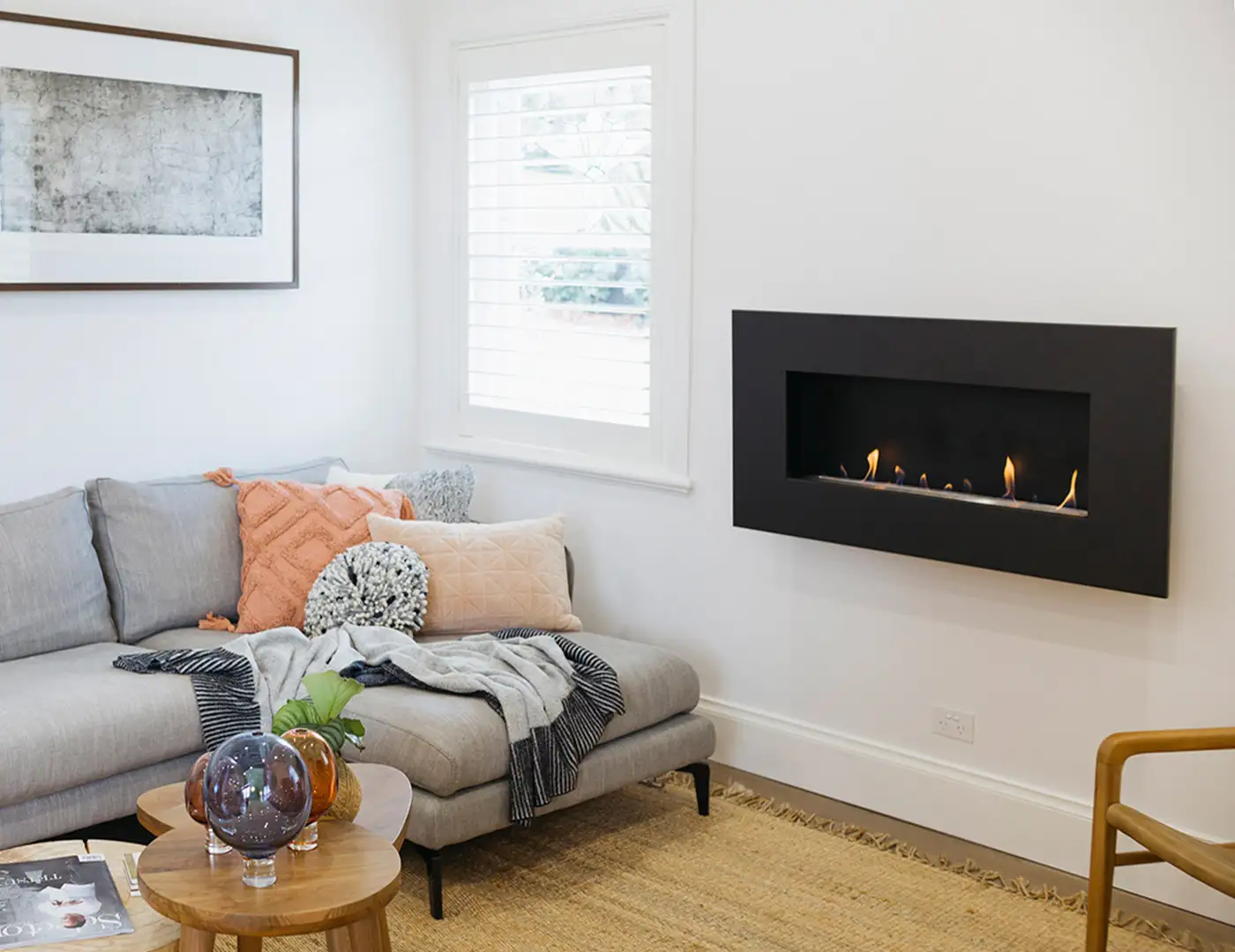 Mounted bioethanol fireplace