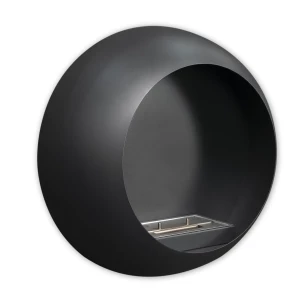 Chimenea redonda con un diámetro de 60 cm. Acabado en acero negro y forma curvada hacia el frontal