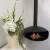 Chimenea de bioetanol colgada. Con forma ovalada, en acero de color negro