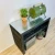 Mesa de láminas de madera negra de Kabeltromlen para uso exterior