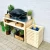 Mesa de láminas de madera clara de Kabeltromlen para exteriores