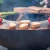 Onyx Ø80 brasero con parrilla y almacenamiento de leña  