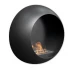 Chimenea redonda con un diámetro de 60 cm. Acabado en acero negro y forma curvada hacia el frontal